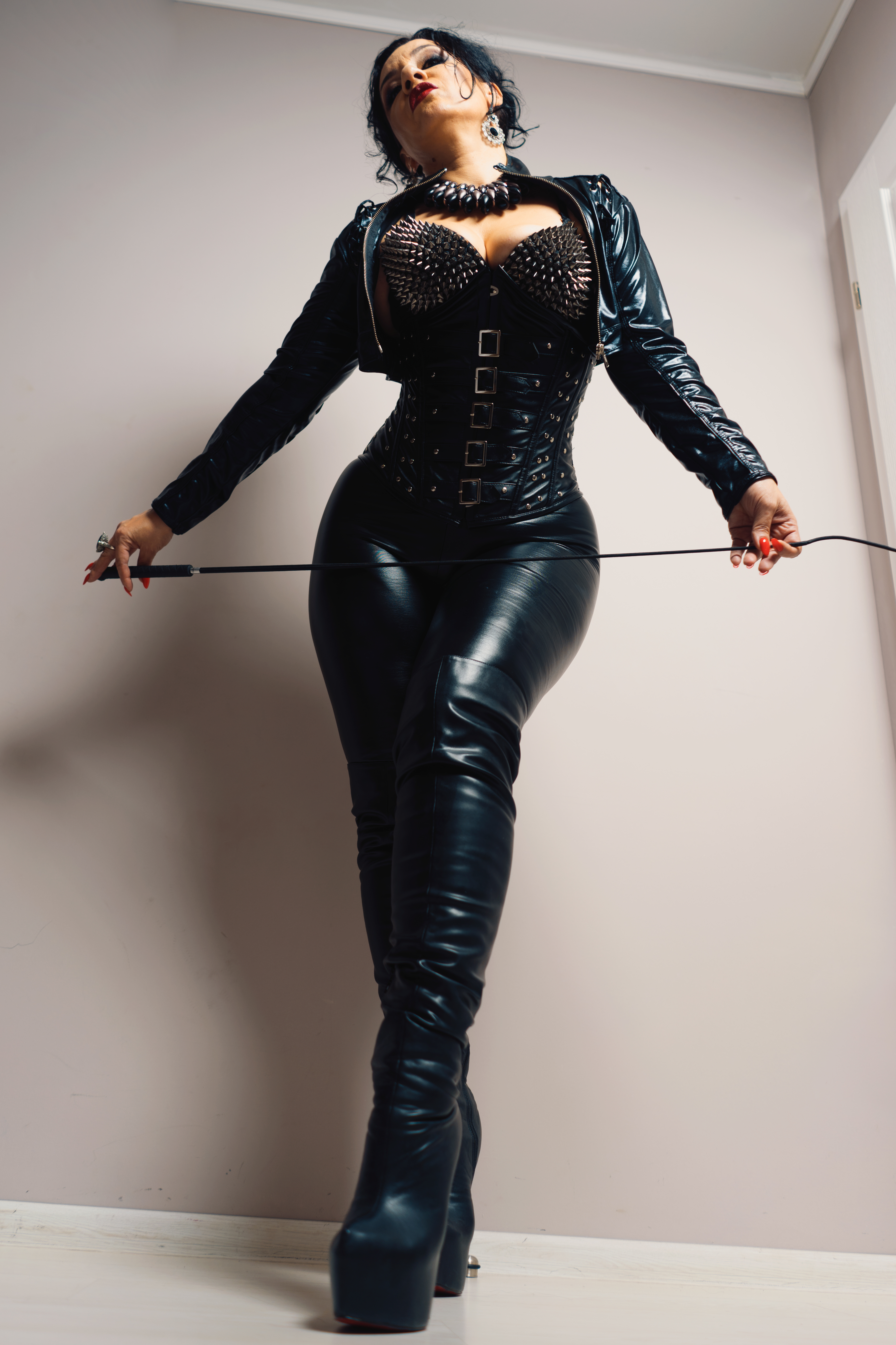Mistress Luna in leather